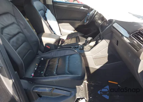 2019 Volkswagen Tiguan 2.0T Sel Premium/2.0T Sel Premium R-Line z USA, uszkodzony, nr VIN 3VV4B7AX8KM021518